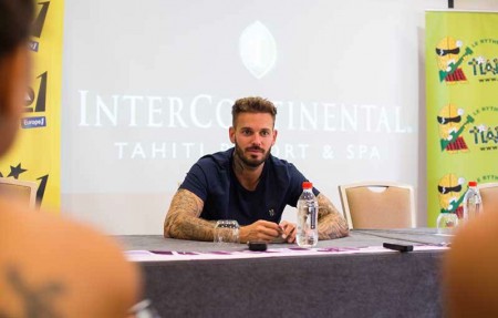 Matt en interview à Tahiti